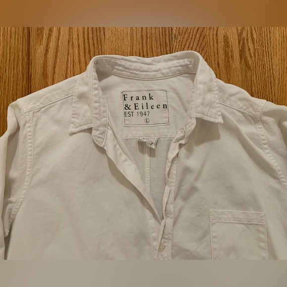Frank & Eileen BARRY Tailored Button-Up Shirt. White Distressed Denim. Large. - Picture 3 of 15